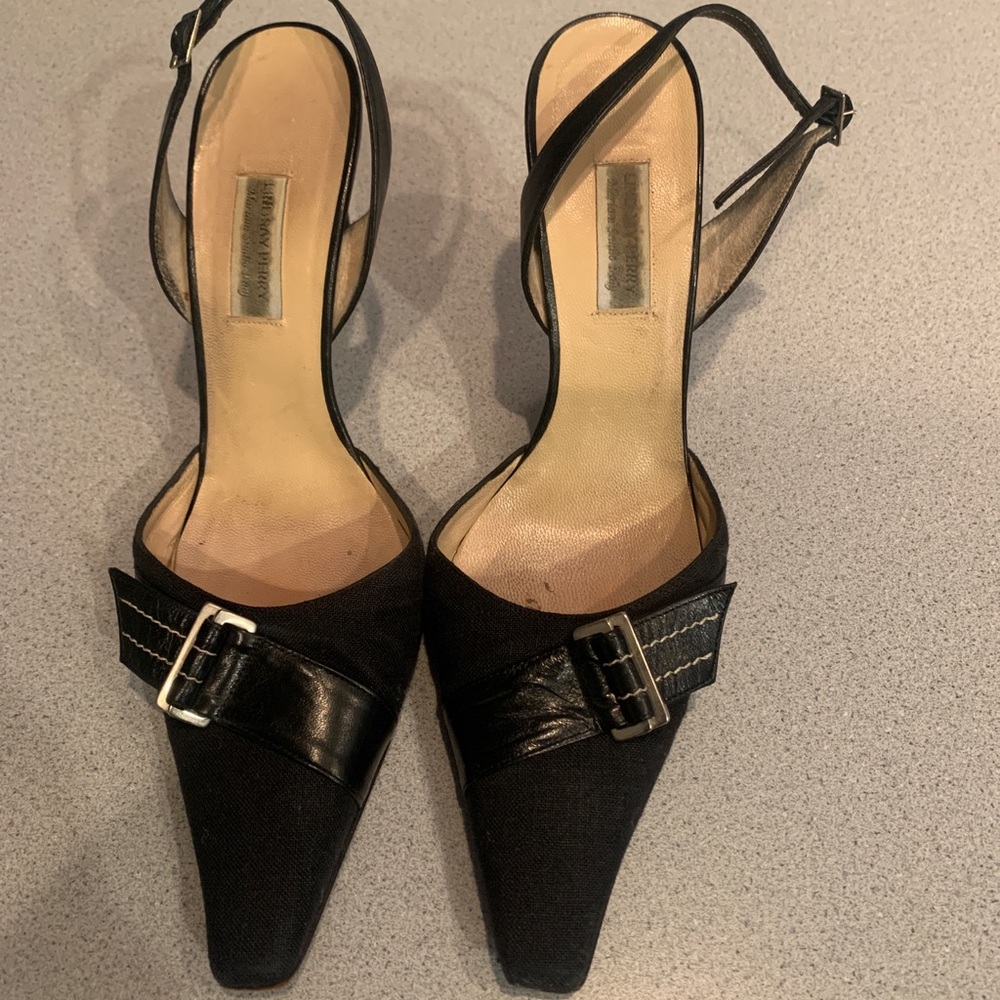LINDSAY PERRY Size 8.5 Black Pumps